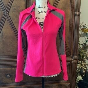 women’s sports jacket AVIA with thumb holes  SZ S workout runner like new